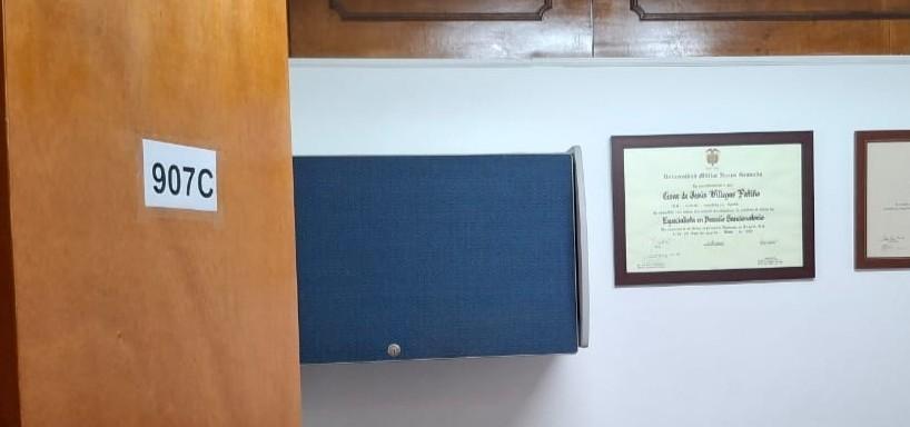 Puerta oficina 907C - Justicia y Valor, piso 9 Edificio Fabricato